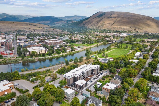 Building Photo - Hip Strip Furnished Condo in Reed Building $2,500 / Month - DATES NEGOTIABLE