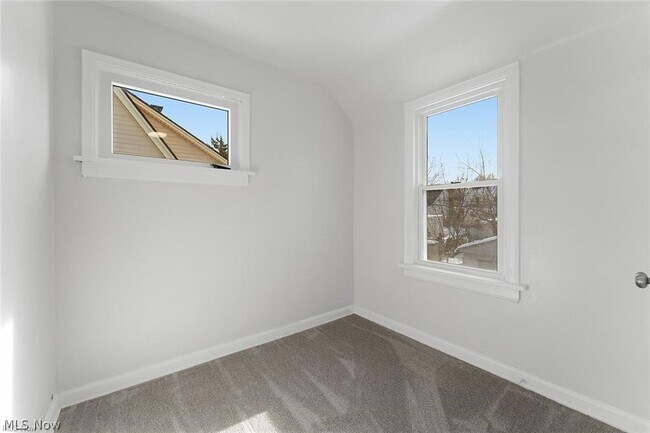 Building Photo - 3406 Henderson Rd