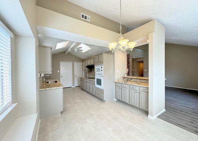 Building Photo - 2011 Echo Ridge