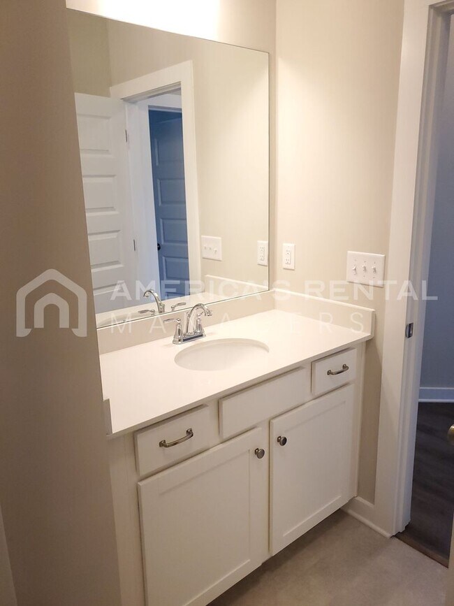 Building Photo - Bright, Airy Home or Rent in Clanton, AL!!! Available to View!