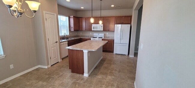 Building Photo - "Charming 3-Bedroom Townhouse Retreat in Colorado Springs – Spacious 1704 Sq Ft with 2.5 Bathrooms!"