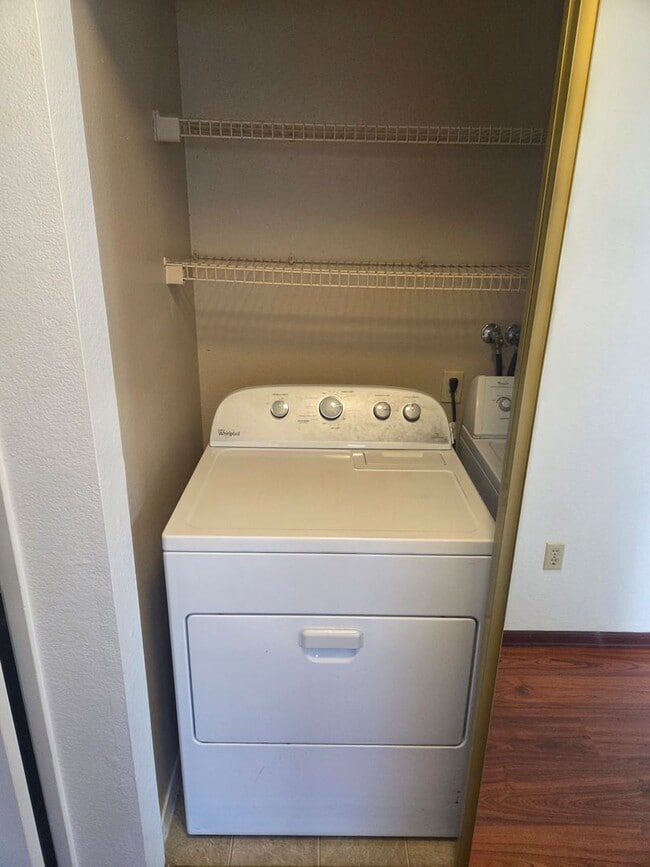 Building Photo - Pet-Friendly 3BR Home in Carson City with Yard & Modern Updates