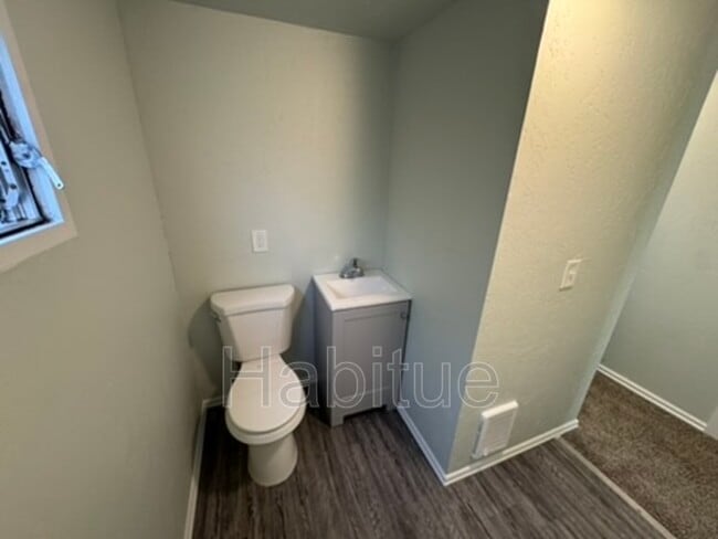 Building Photo - 2318 W Targee St