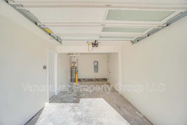 Building Photo - 819 SE Olympia Dr