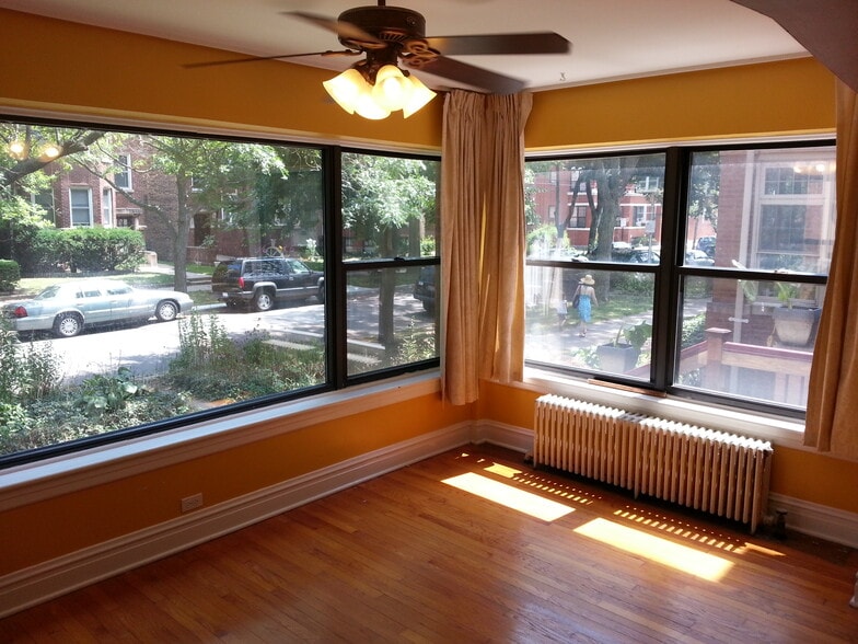 Sun Room - 6426 N Lakewood Ave