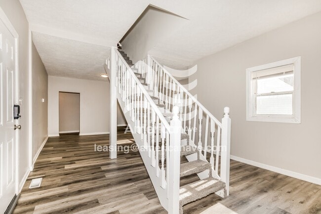 Building Photo - 417 W 6th St