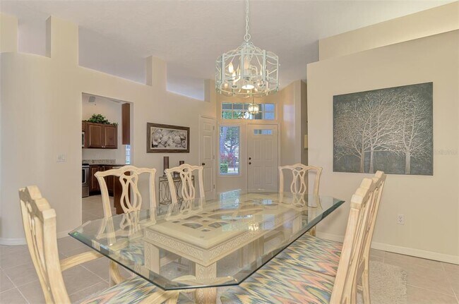 Building Photo - 549 Fallbrook Dr
