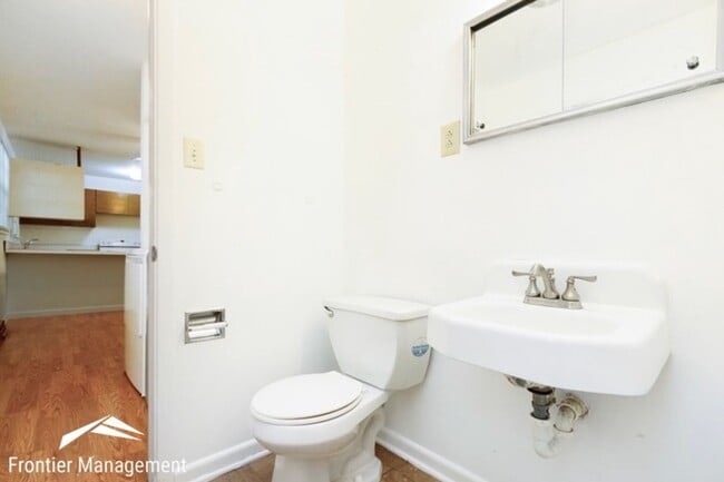 Building Photo - 1733 Vaughn Dr