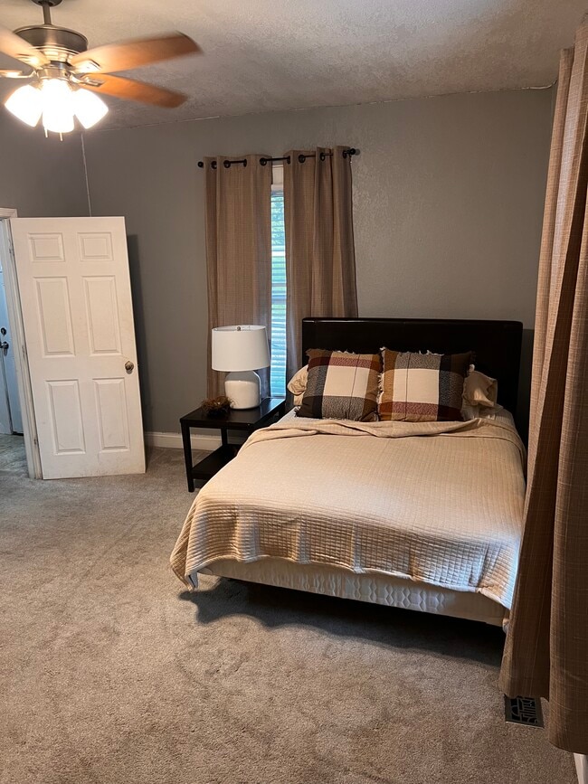 Building Photo - 713 Kearney St