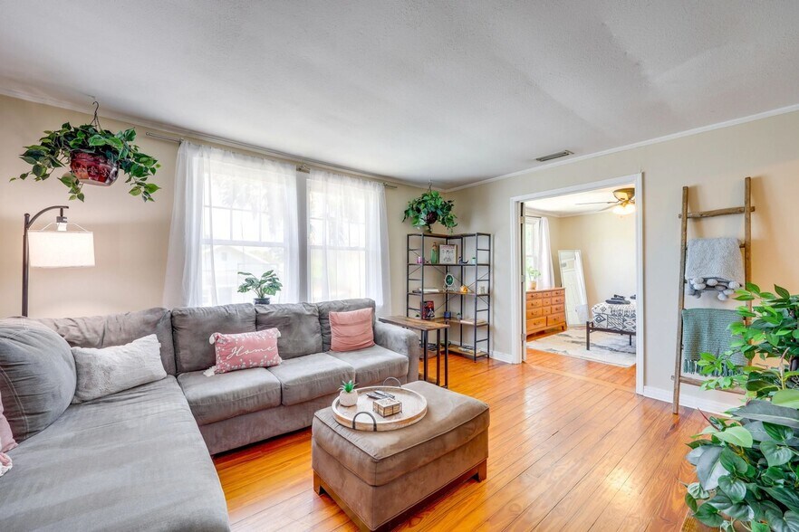 Building Photo - 1644 Naldo Ave