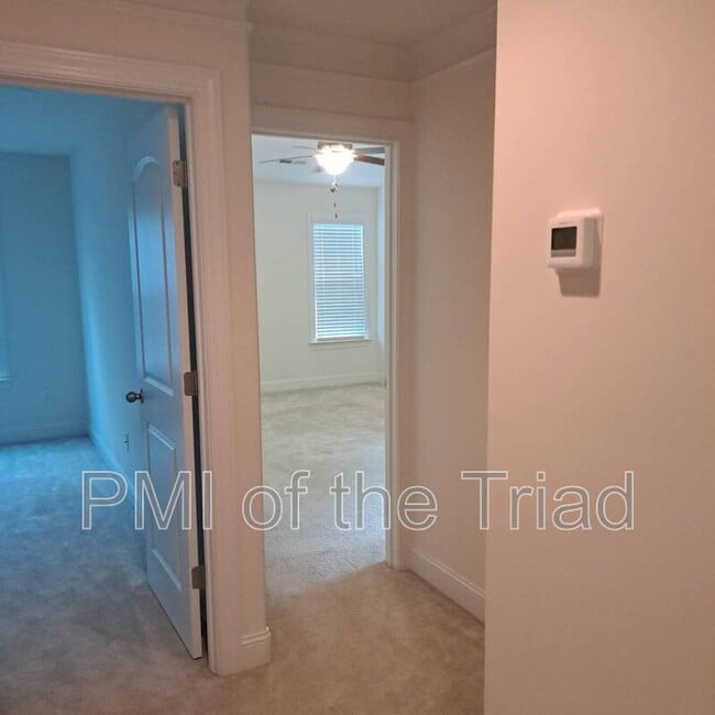 Building Photo - 811 Silver Leaf Dr