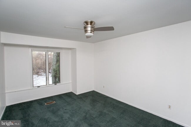 Building Photo - 17 Eden Roc