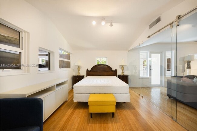 Building Photo - 3041 Calusa St