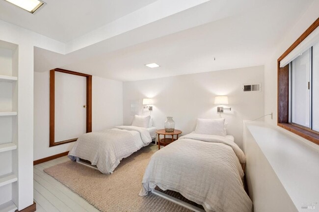 Building Photo - 40 Laurel Ave