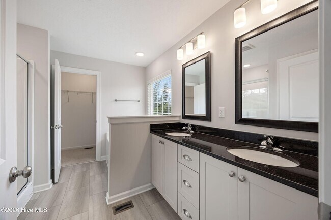Building Photo - 424 Arrowwood Dr