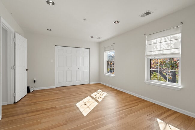 Building Photo - 7417 Wilma Ln