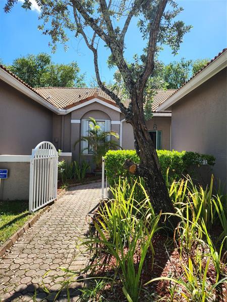 Primary Photo - 2300 E Aragon Blvd