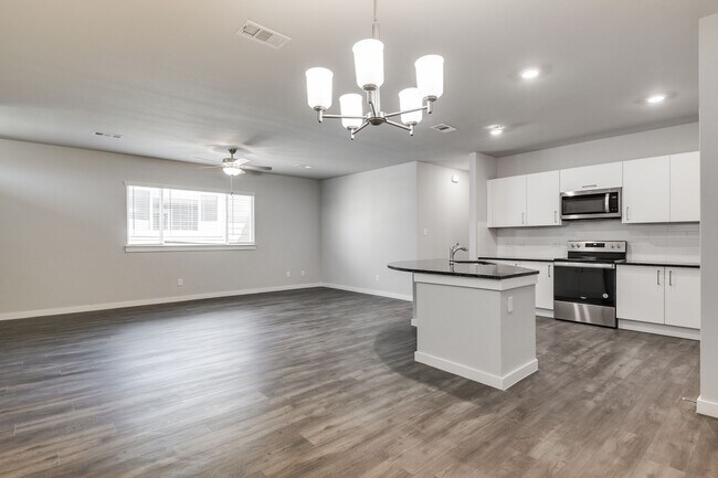 Building Photo - 736 Wheatfield Dr