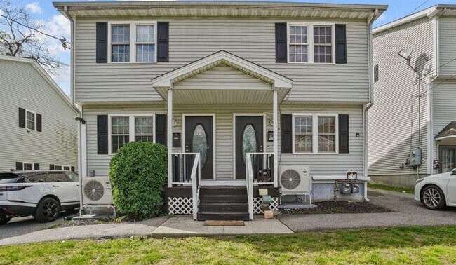 Primary Photo - 44 Ridgeway Ave