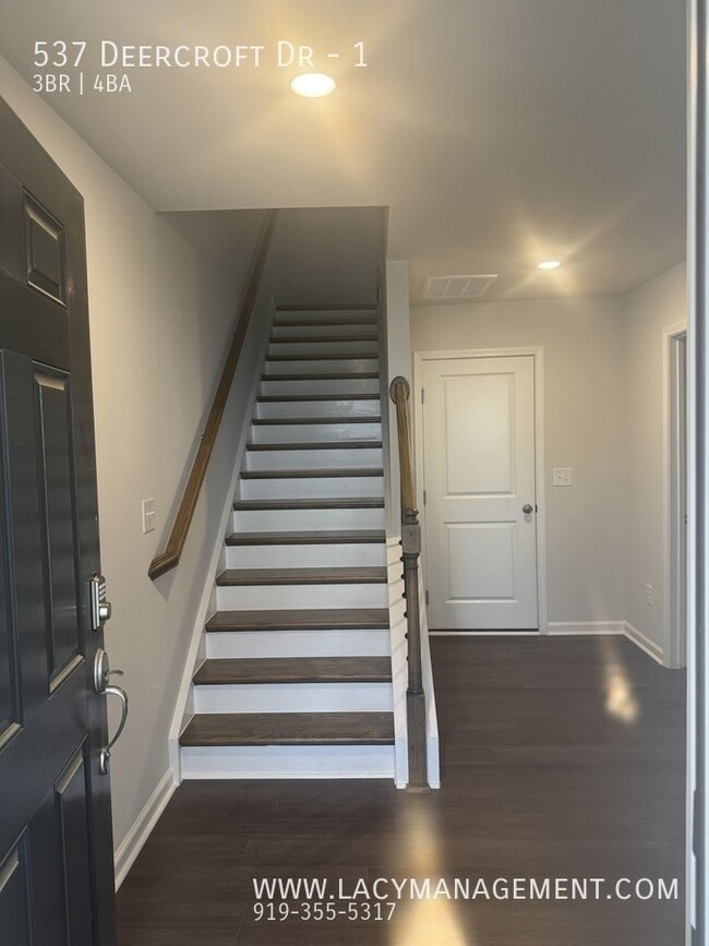 Building Photo - 537 Deercroft Dr