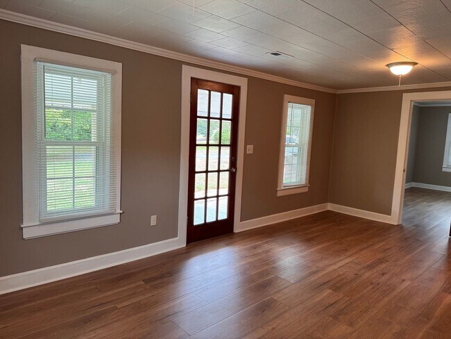 Building Photo - 5680 Jackson Creek Rd