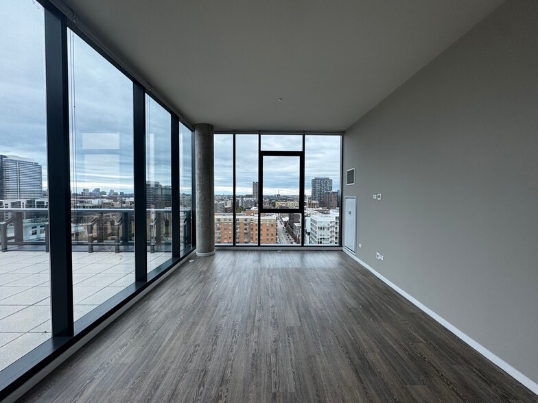 Primary Photo - 26 N Sangamon St