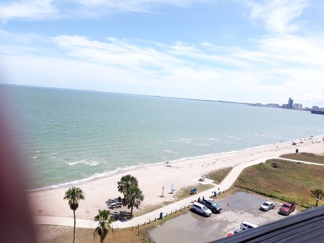 Building Photo - 4242 Gulfbreeze Blvd
