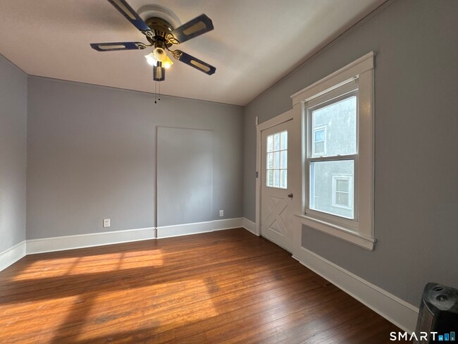 Building Photo - 44 Sinawoy Rd