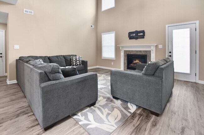 Building Photo - Pet Friendly Four Bedroom!