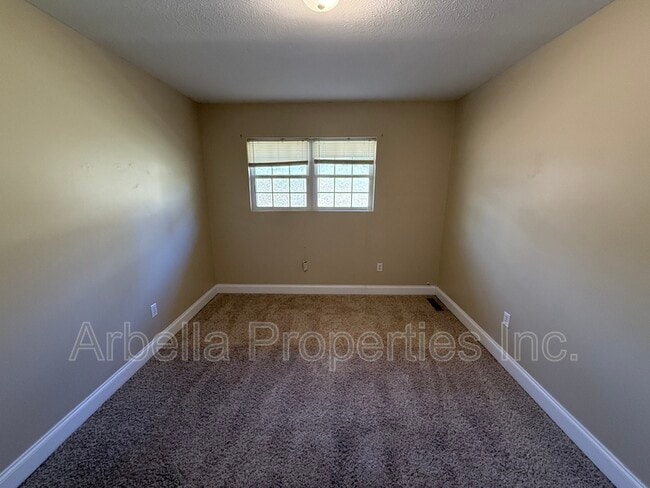 Building Photo - 133 Walker St