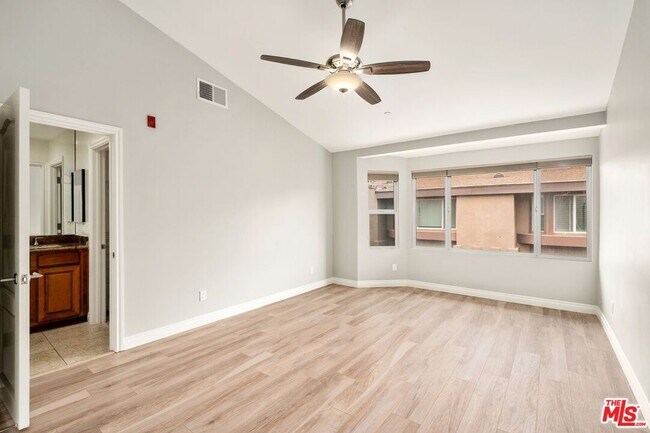 Building Photo - 5241 Colodny Dr
