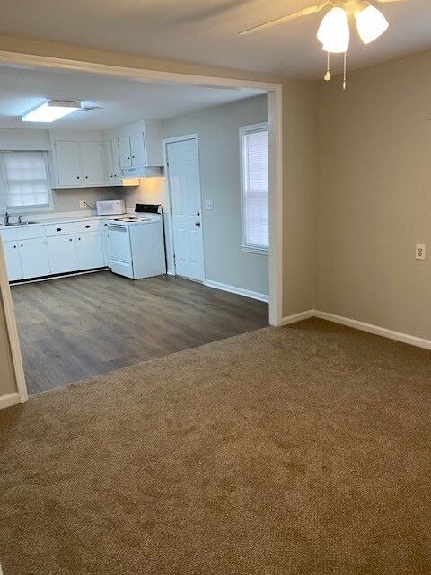 Building Photo - 1313 E Lydia Hwy