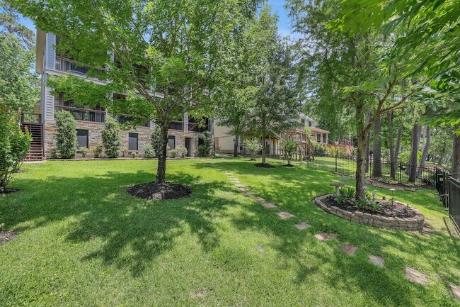 Building Photo - 270 Lake Grove Dr