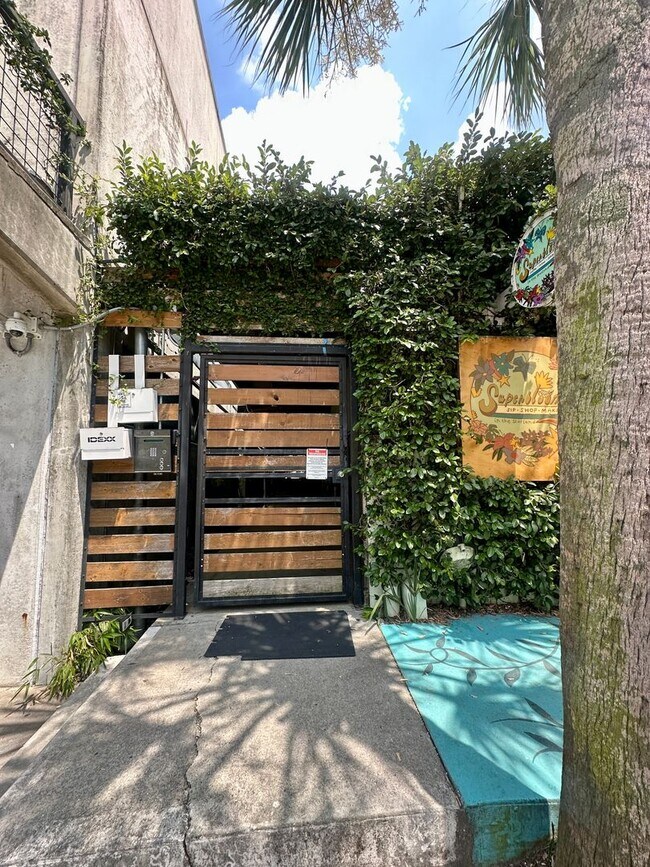 Building Photo - 2 Bed | 1.5 Bath | Starland