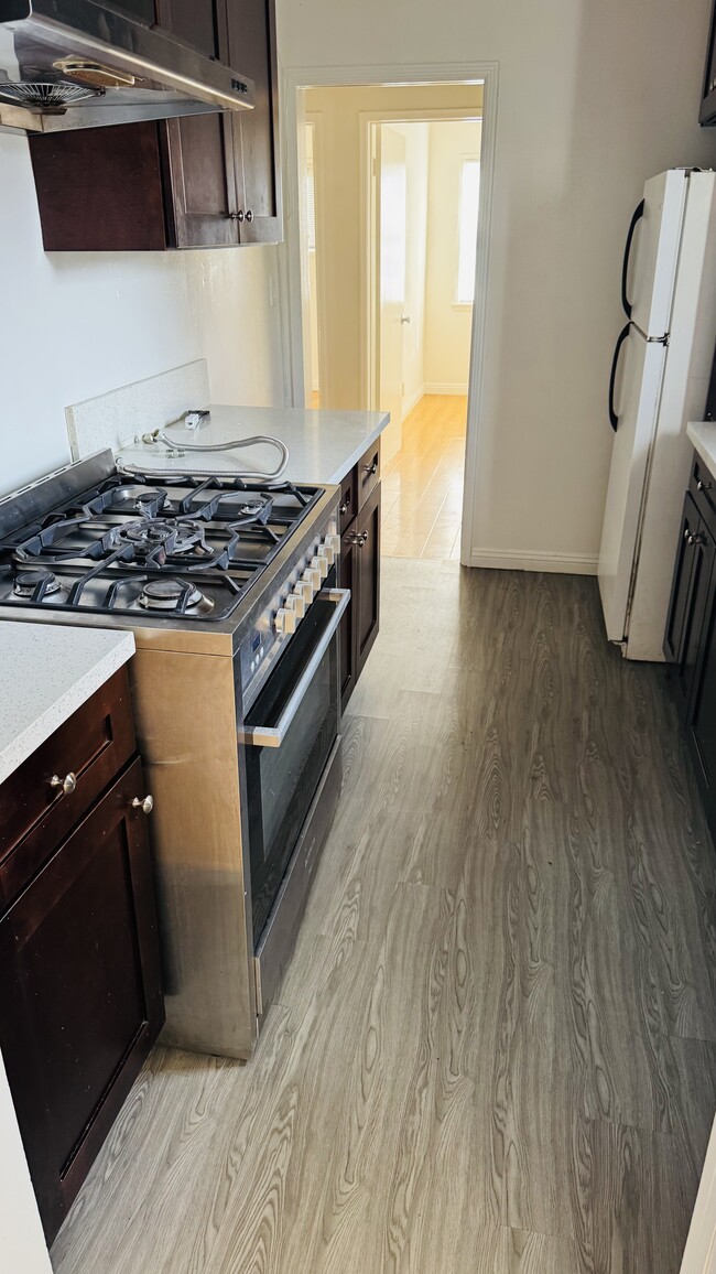 Building Photo - 515 N Nicholson Ave