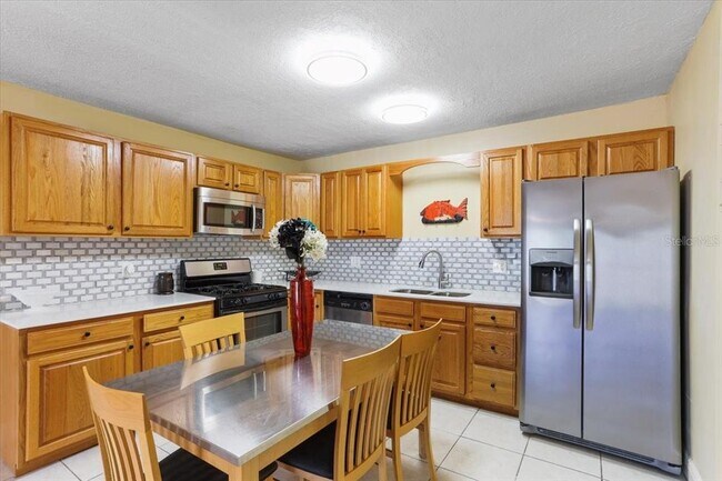 Building Photo - 1700 SW 16th Ct