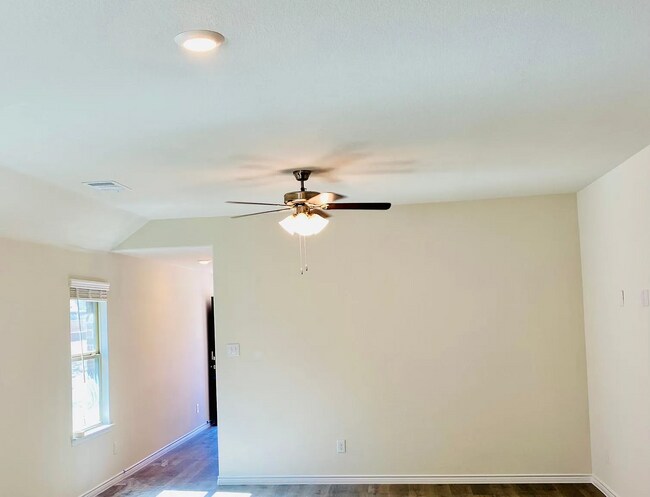 Building Photo - 2205 Elena Dr