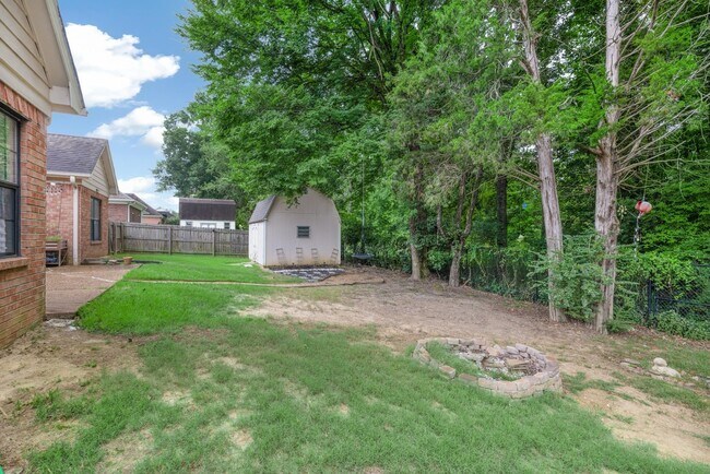 Building Photo - 4905 Springtree Dr