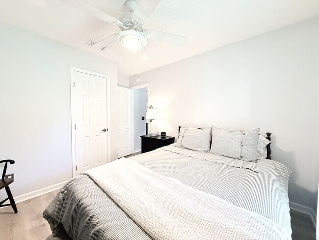 Building Photo - Stylish 4BR Home Minutes from Everything