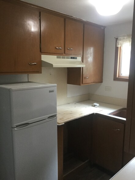 Kitchen - 221 4th St NE
