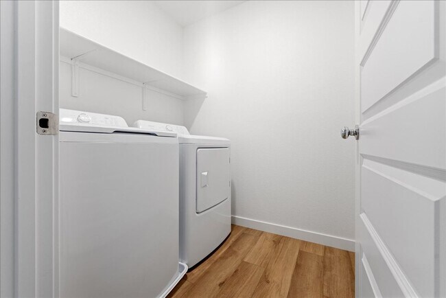 Building Photo - 3685 Vestland Ct