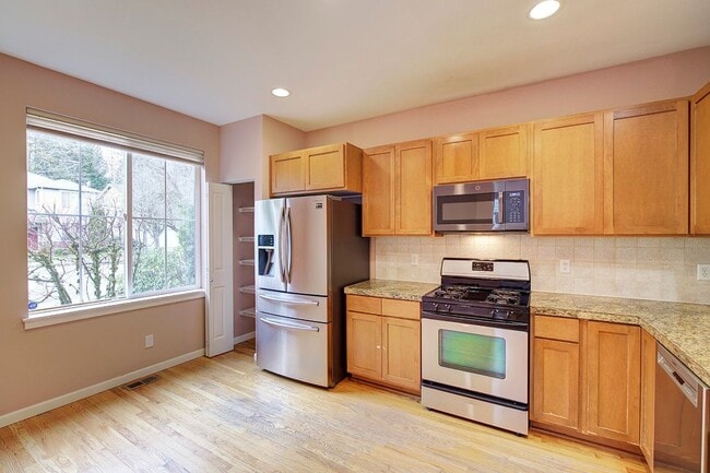 Building Photo - 3Bd/2.5Ba Redmond House