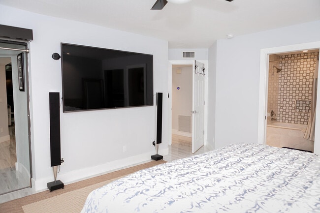 Building Photo - 5700 Coach House Cir