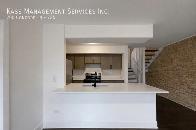 Building Photo - 700 Concord Ln