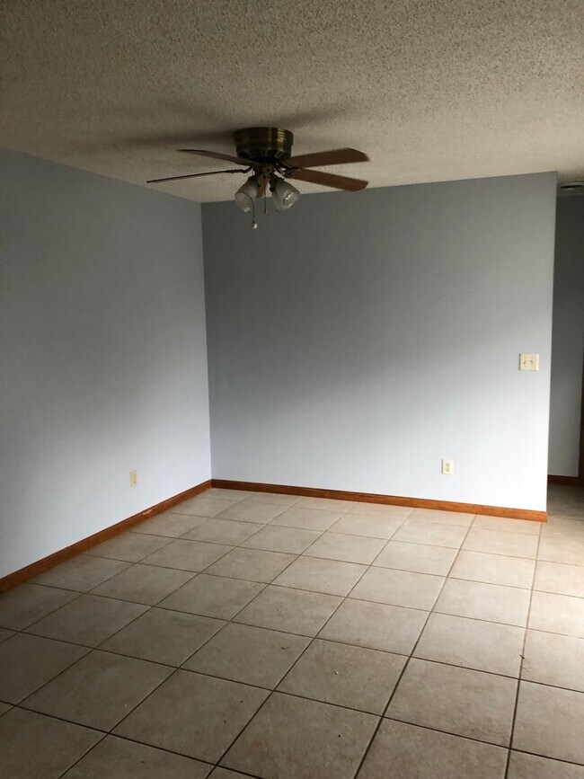 Building Photo - 317 Palomino Ln