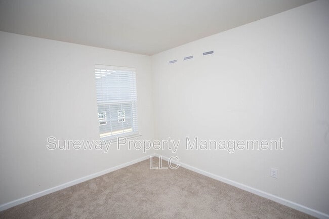 Building Photo - 55 Elliot Ln