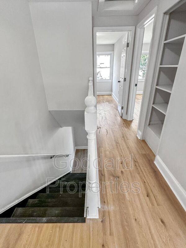 Building Photo - 2073 Larkhall Rd