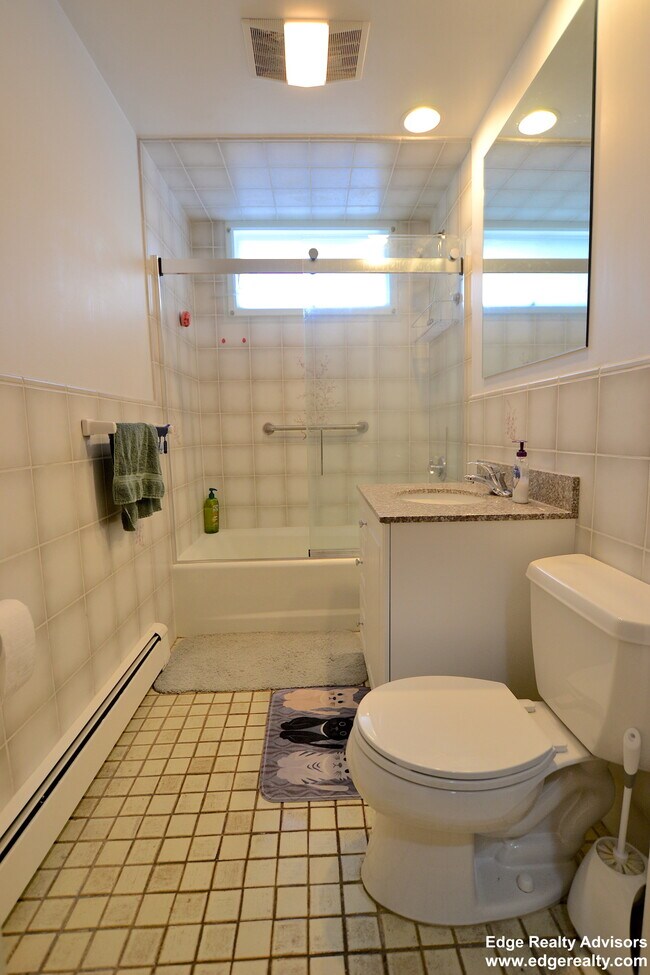 Building Photo - 45 Aldie St