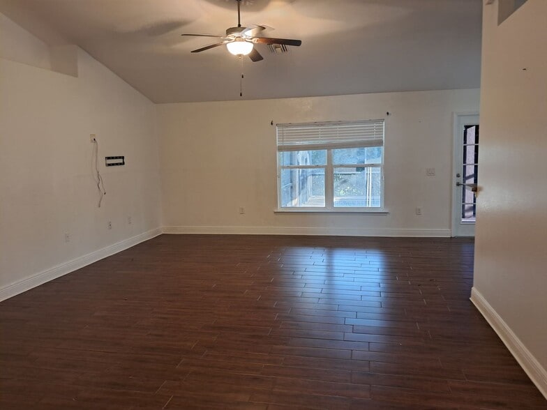 Building Photo - Beautiful 3 Bedroom +Den Pool Home for Rent!!!