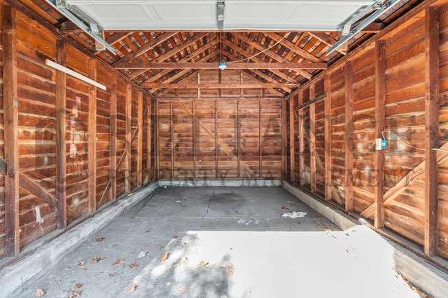 Building Photo - 1701 N Floberta Rd